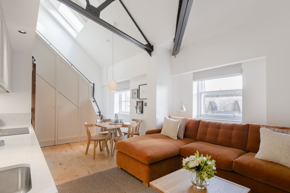 Royal Mile Deluxe One Bedroom Loft Apartment