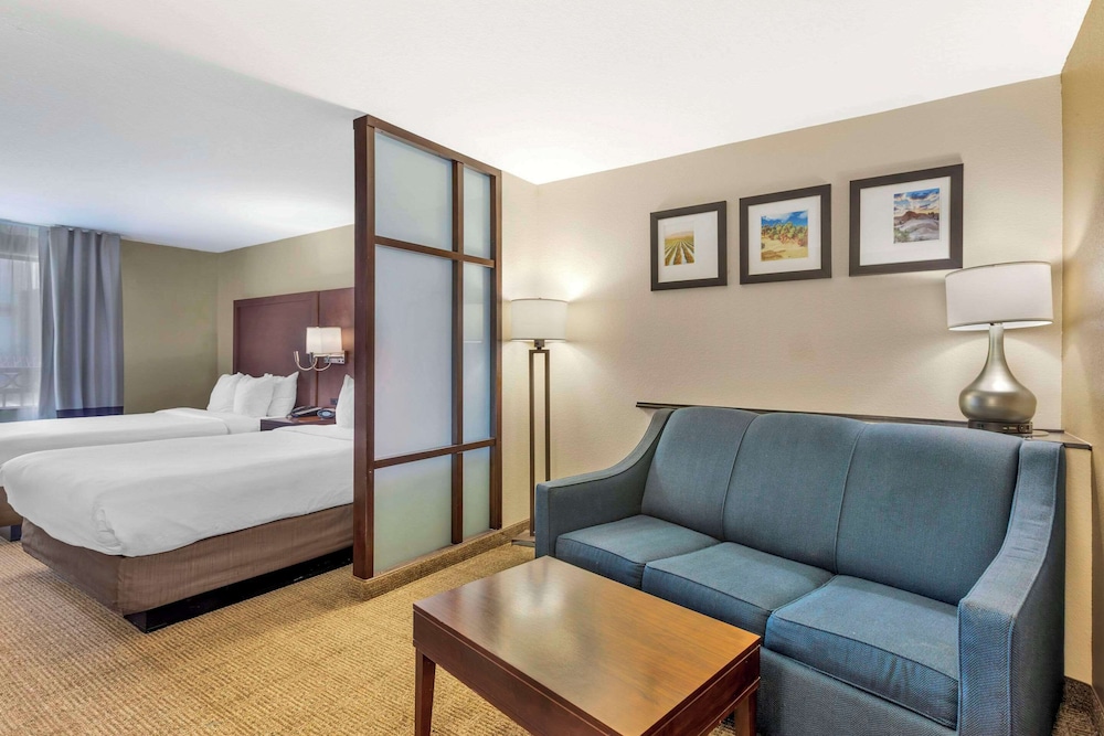 Suite, 2 Queen Beds, Accessible, Non Smoking - Photo 4