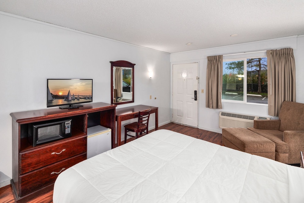Room, 1 Queen Bed, Accessible Bathtub - Photo 3