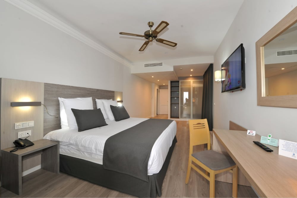 Club Double Room - Photo 1