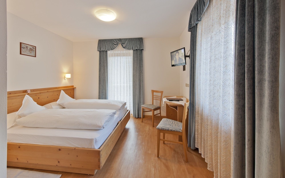Double or Twin Room photo 3