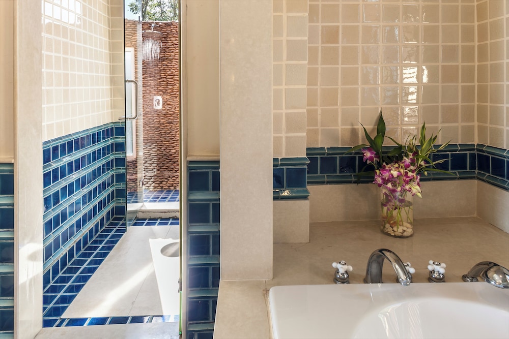 Honeymoon Suite - Photo 6