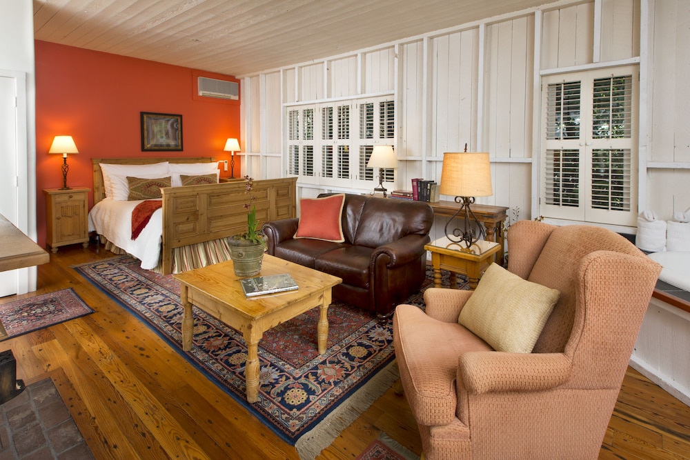Signature Room, Accessible, Jetted Tub, Fireplace (Carriage Room) - Photo 4