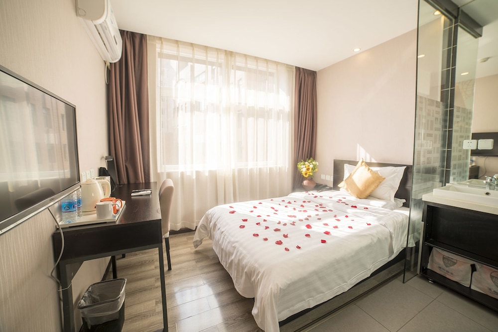 Economy Twin Room(Chinese Domestic Guests Only) photo 2