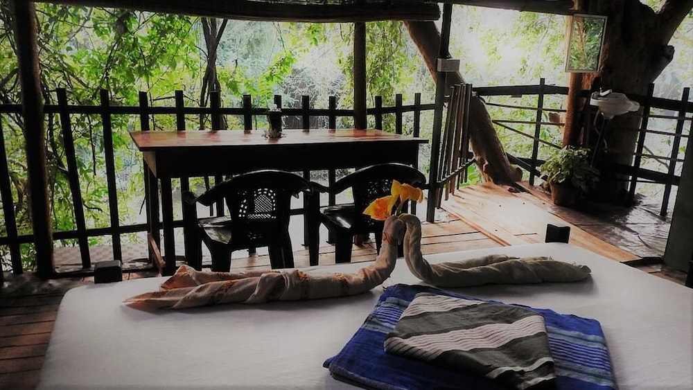 Basic Cabin, 1 Queen Bed, River View photo 3