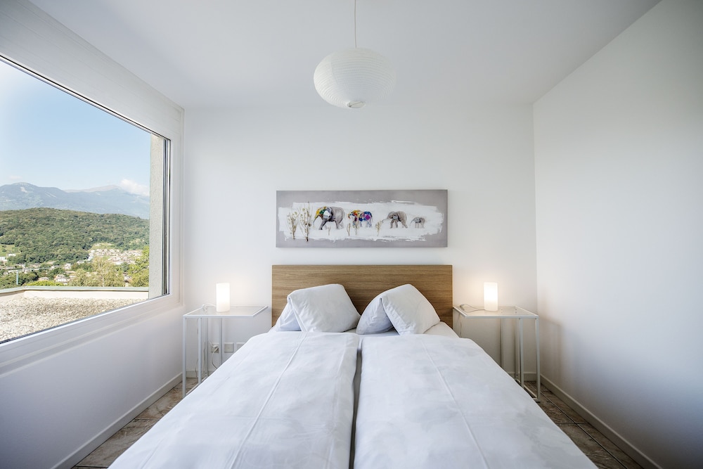 Panoramic Penthouse, 3 Bedrooms, Lakeside photo 2