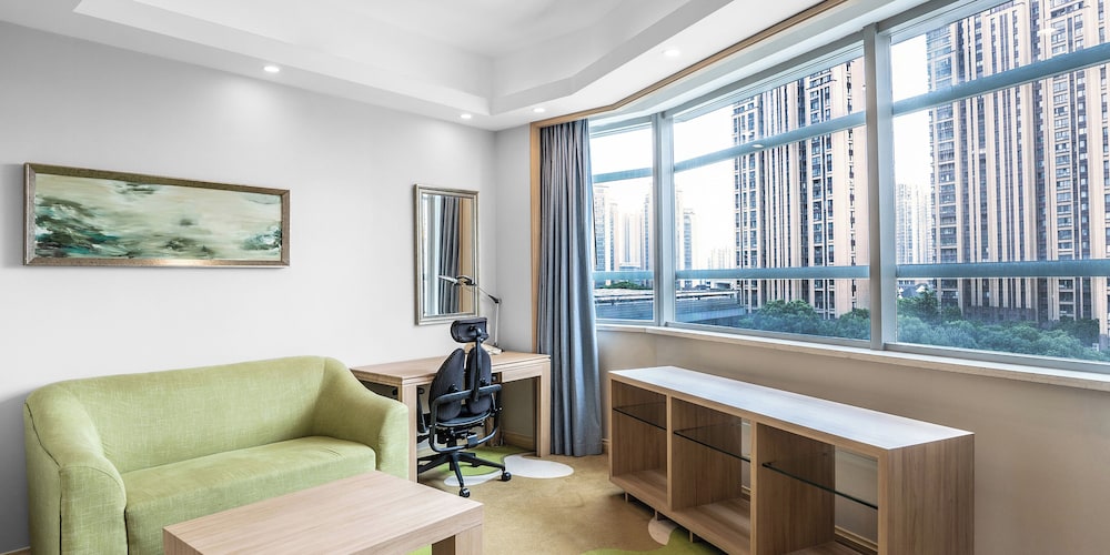 Standard Room, 1 King Bed, Garden View - Photo 7