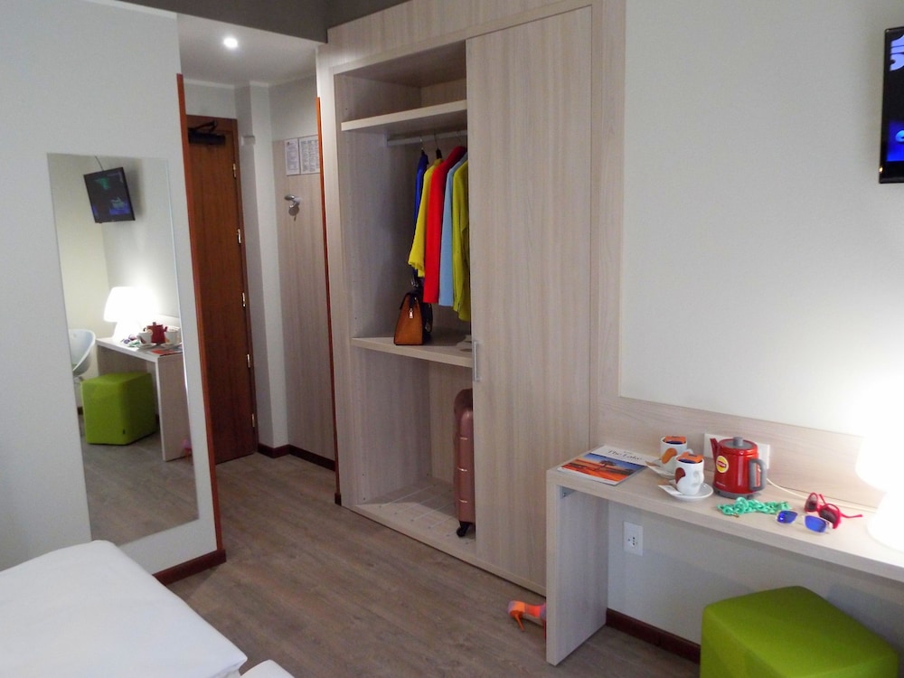 Twin Room, Pool View photo 2