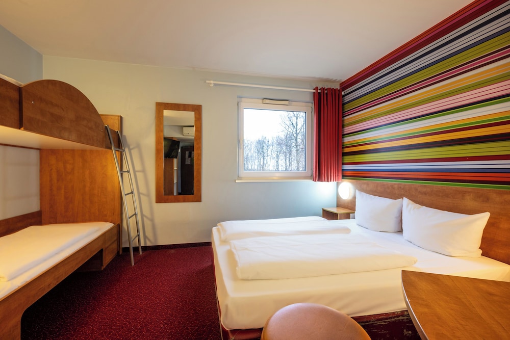 Standard Quadruple Room, Smoking