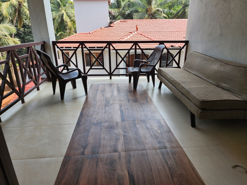 Studio with Terrace Pool View photo 3