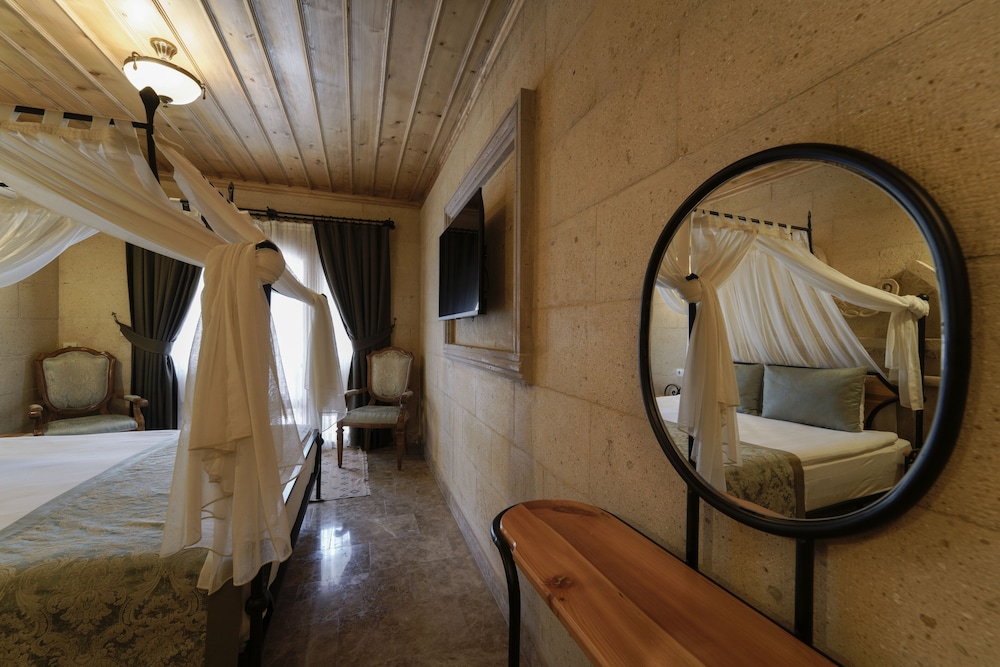 Stone Deluxe Room with Balcony - Photo 1