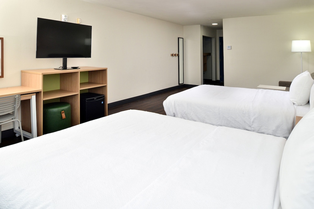 Room, 2 Queen Beds, Accessible, Bathtub (Mobility & Hearing) - Photo 4