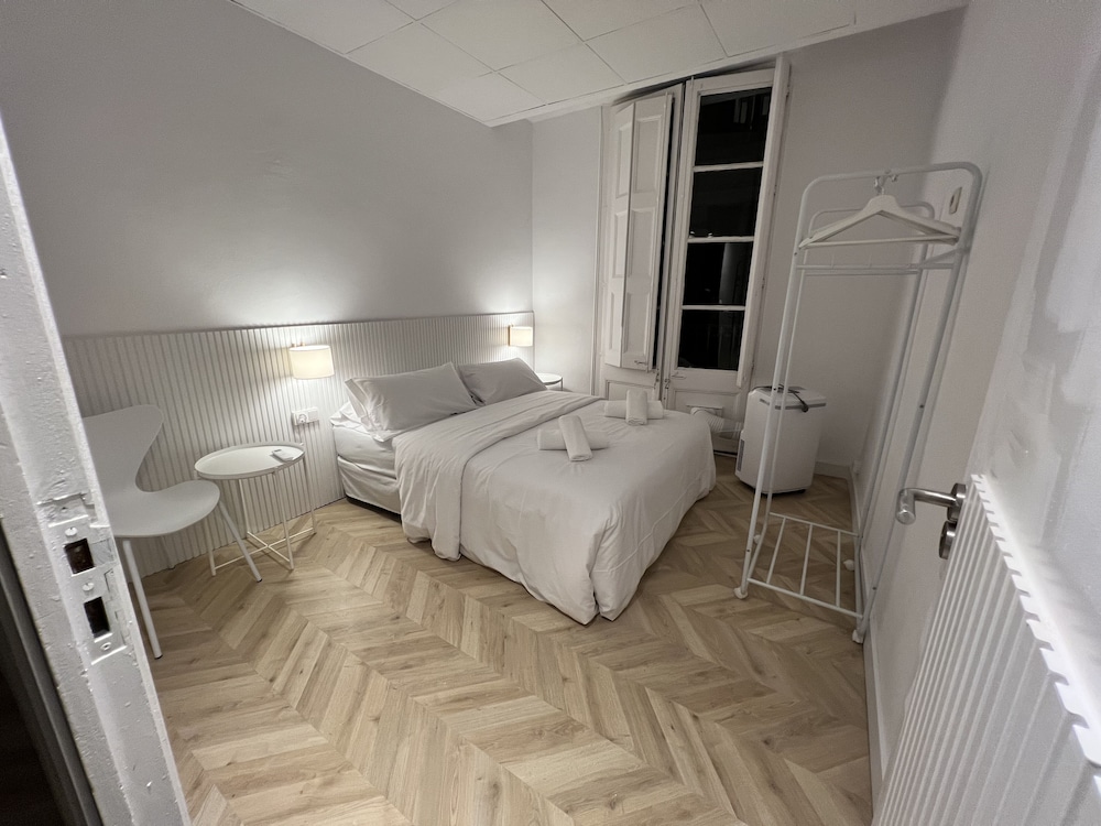 City Room photo 2