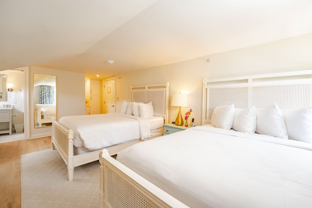 Standard Single Room, 2 Queen Beds photo 1