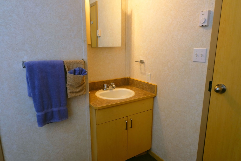 Private Room, Shared Bath photo 3