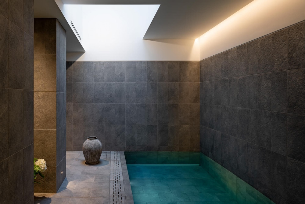 Stunning 5 bed Fulham Home w Indoor Pool Sauna and Private Garden, Photo 67