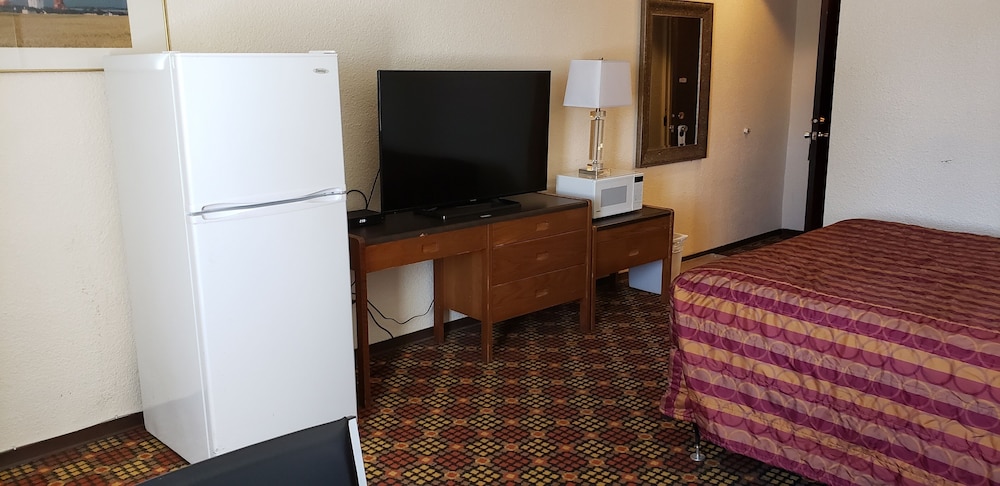 Standard Room, 1 Queen Bed photo 3