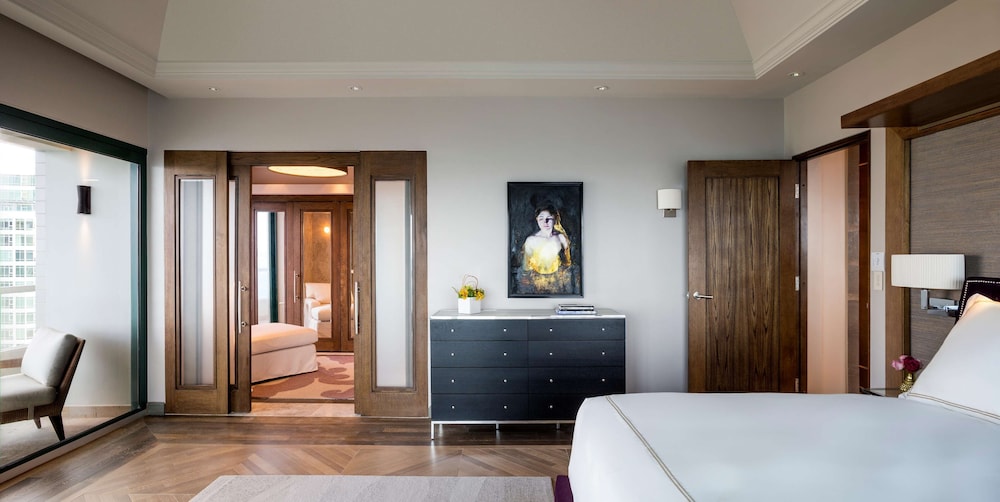 Presidential Room, Oceanfront