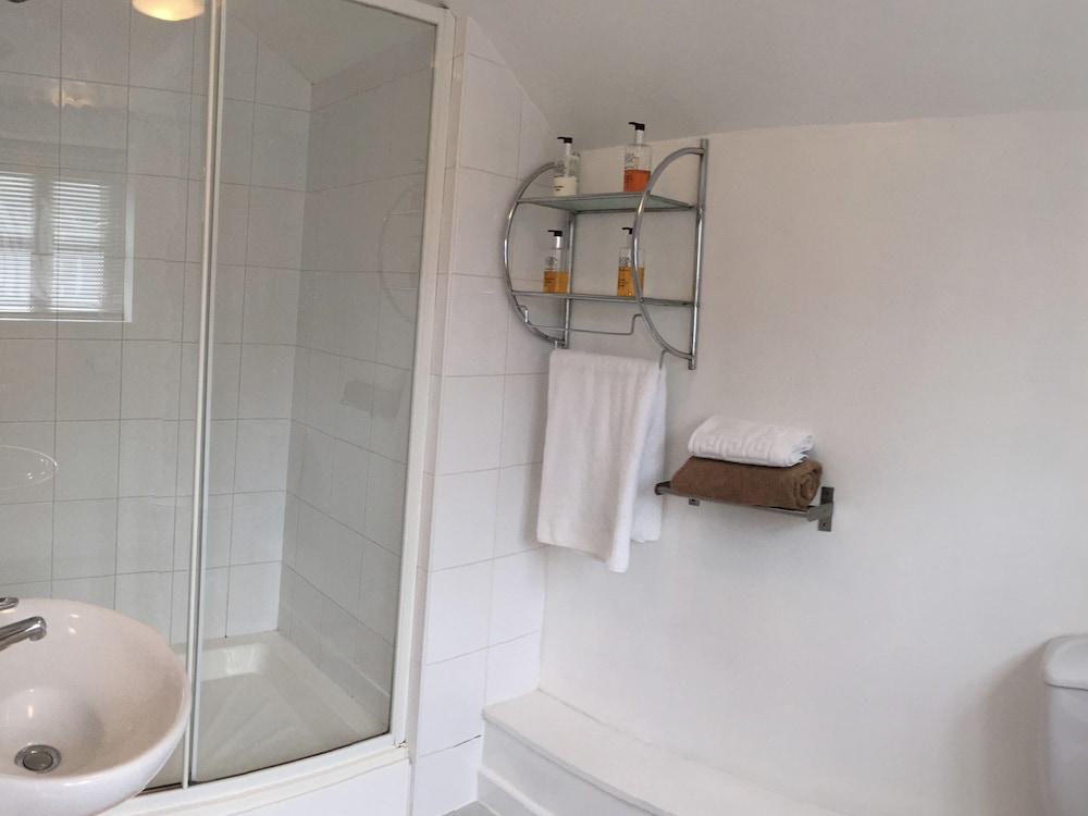 Double or Twin Room, Ensuite photo 2