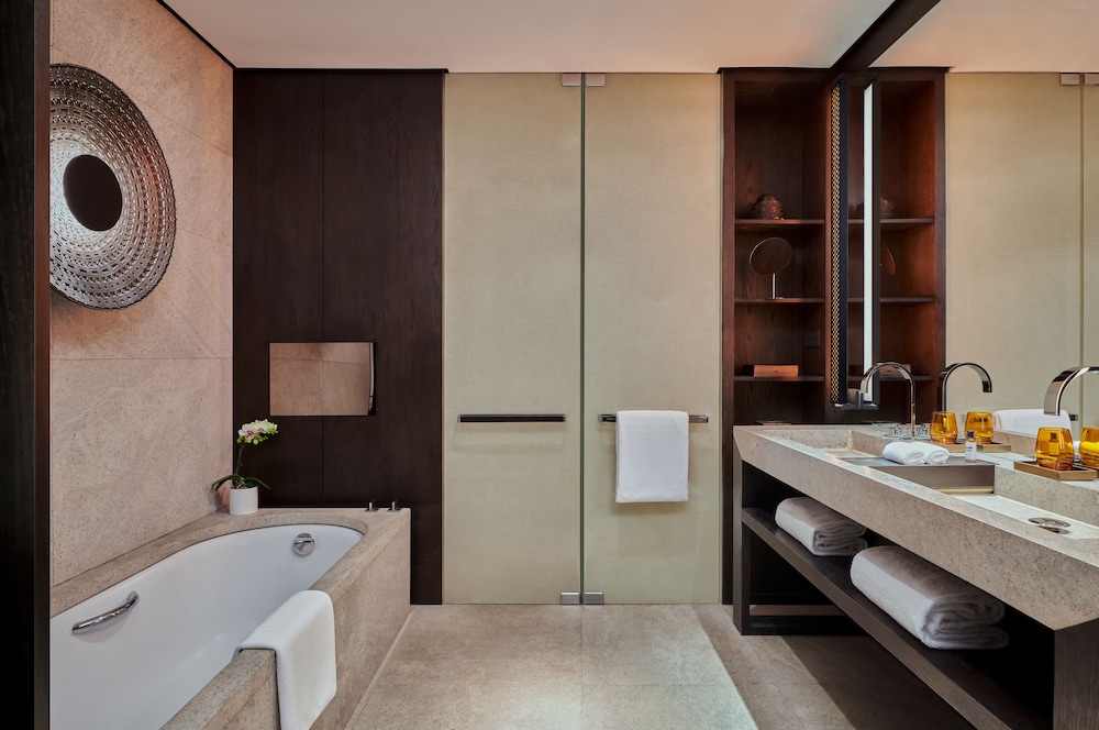 Executive Suite, 1 King Bed photo 3