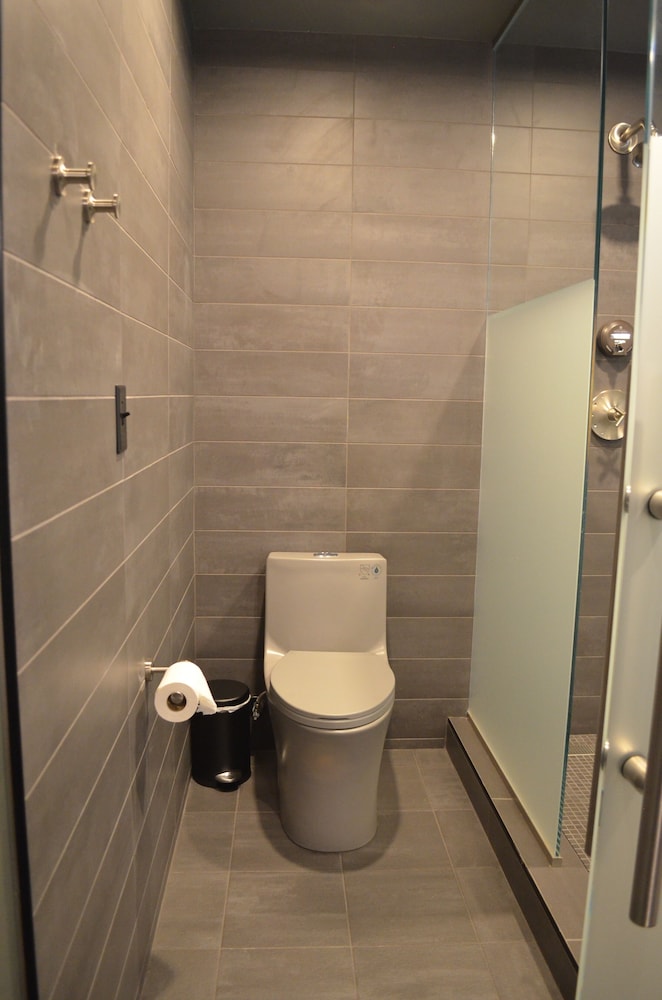 Stonebreaker Hotel, Foto 4