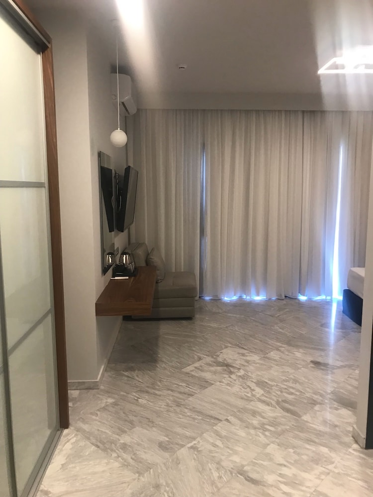 Deluxe Suite, 1 Bedroom, Non Smoking photo 2