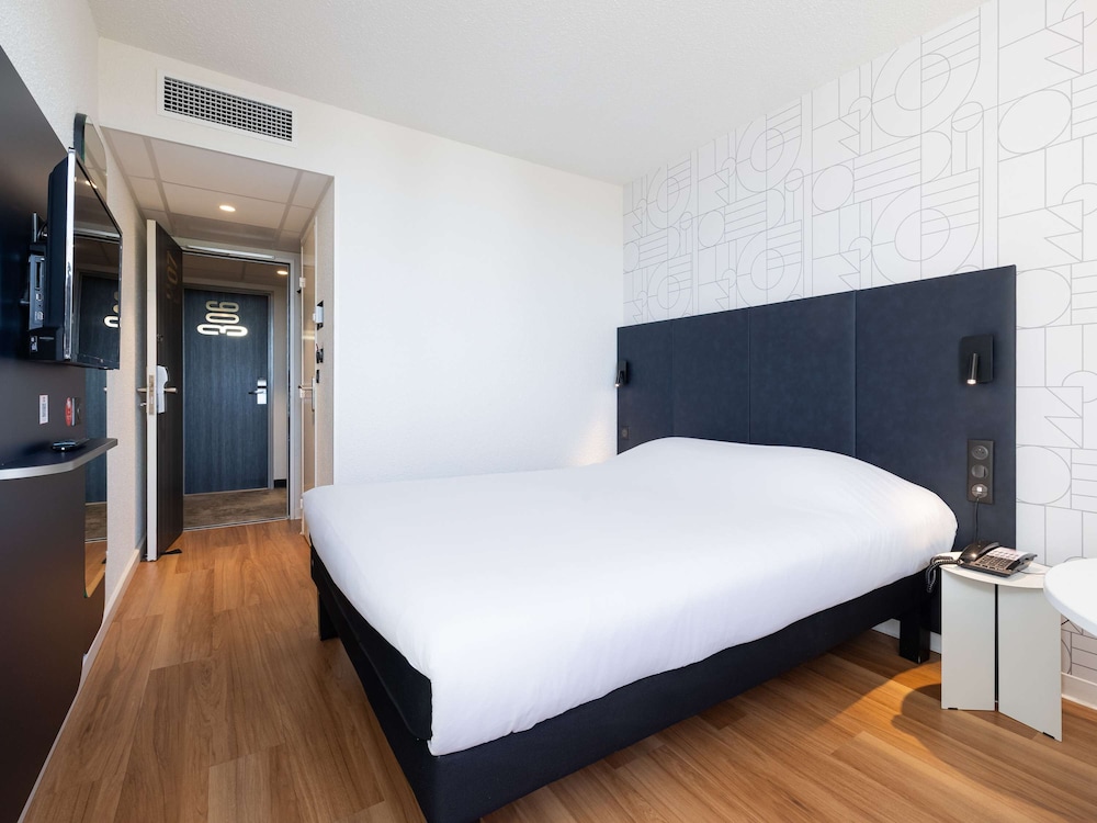 Standard Double Room, 1 Double Bed with Sofa bed - Photo 5