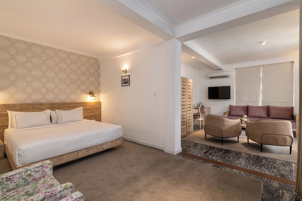 Superior Suite, Lake View