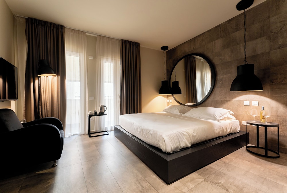 Deluxe Double Room, 1 Queen Bed - Photo 7