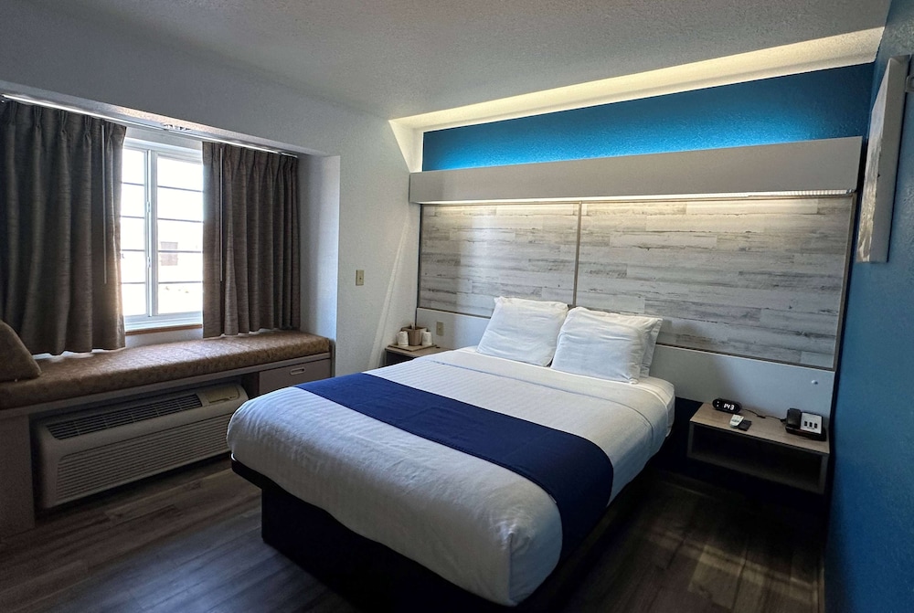 Room, Accessible photo 1