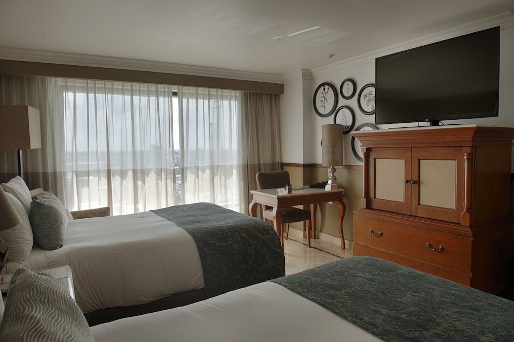Club Room, 2 Double Beds - Photo 3