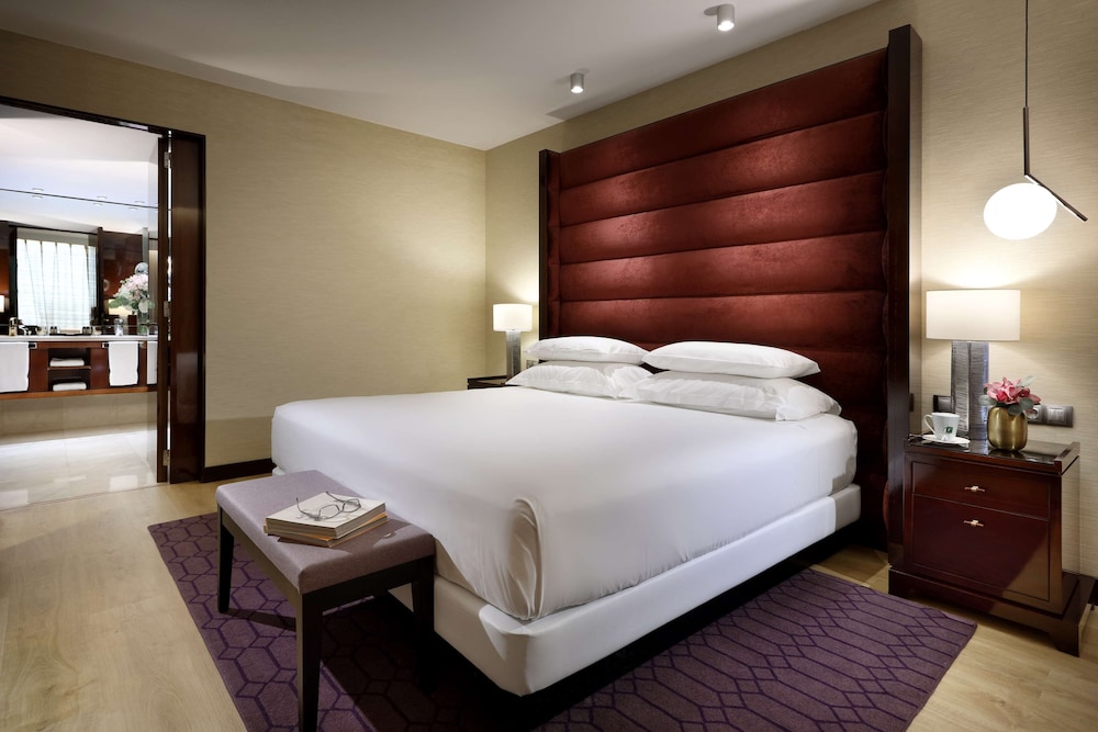 Executive Suite (Regency)