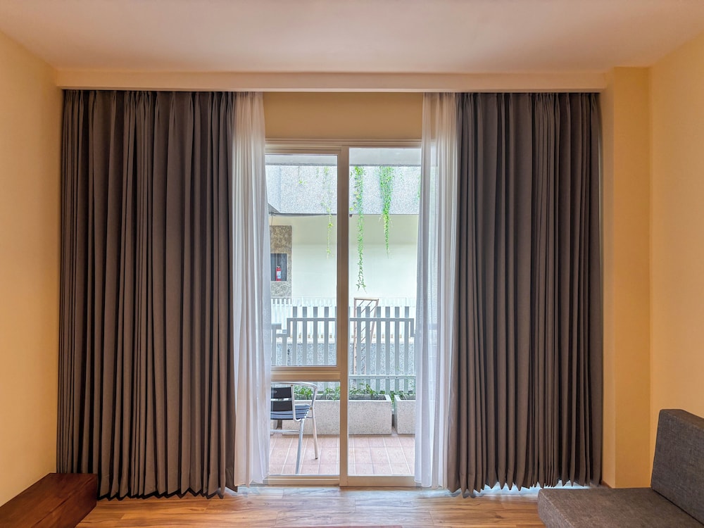 Suite, 1 Bedroom, Balcony - Photo 11