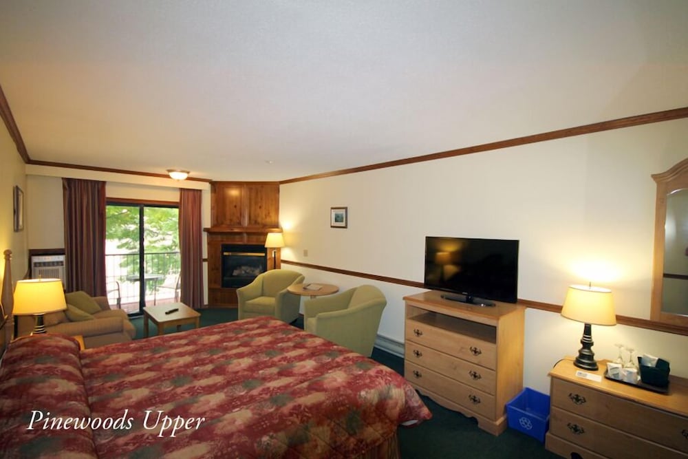Deluxe Room, Multiple Beds (River Front) photo 3