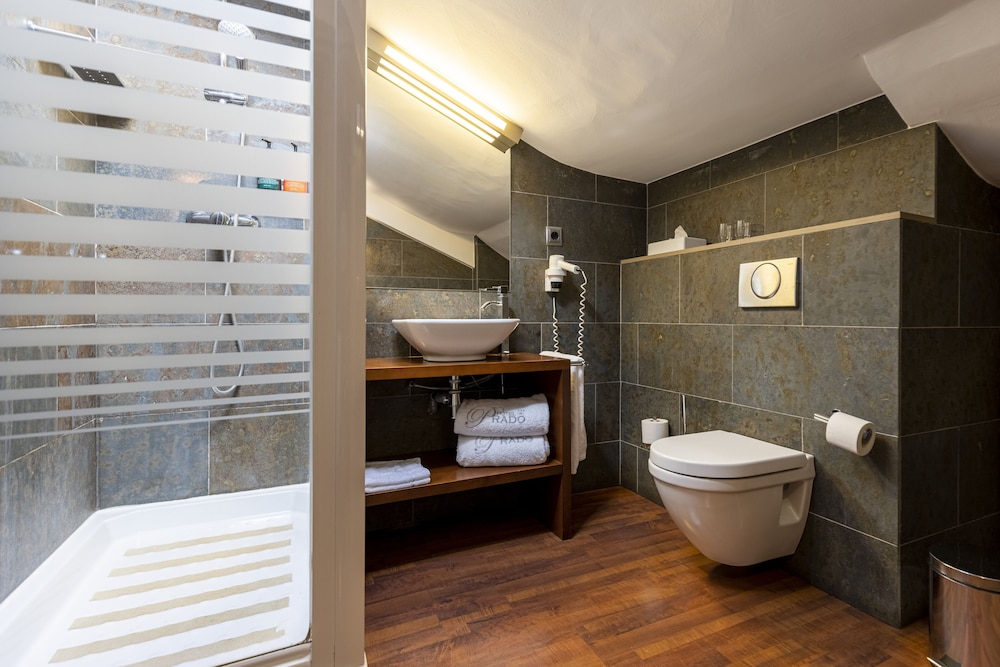 Double Room - Photo 10