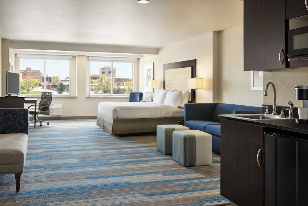 Suite, 1 King Bed, Accessible, Non Smoking (Communications)