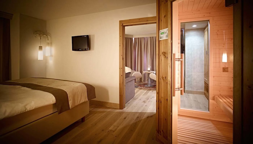 Suite Tower photo 2