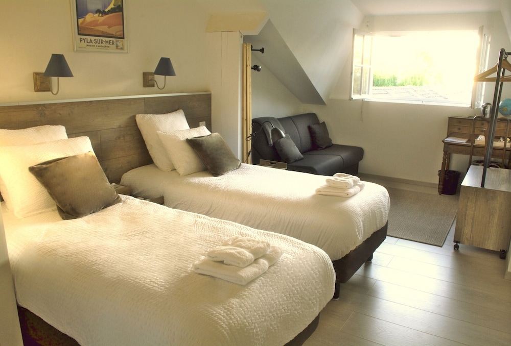 Superior Double or Twin Room, Ensuite (Taussat) photo 2