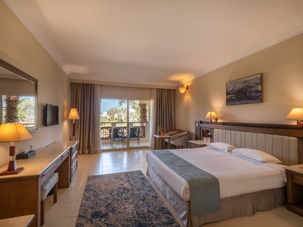Club Room - Side Sea View - Photo 4
