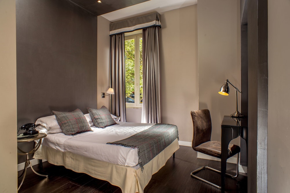 Standard Double Room Single Use thumbnail 5