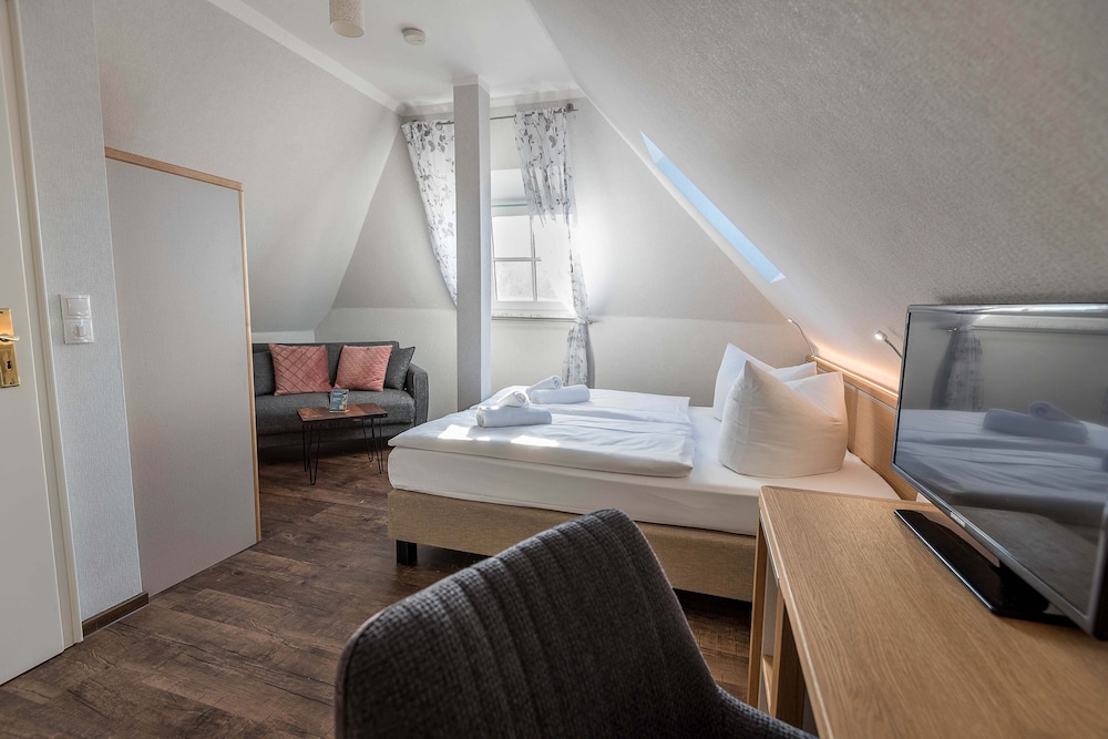 Standard Double Room - Photo 2