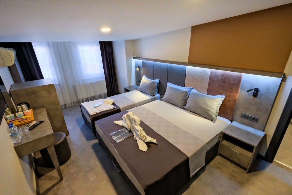 Deluxe Triple Room, Non Smoking photo 2