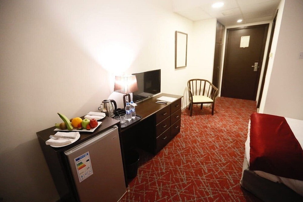 Basic Single Room - Photo 3
