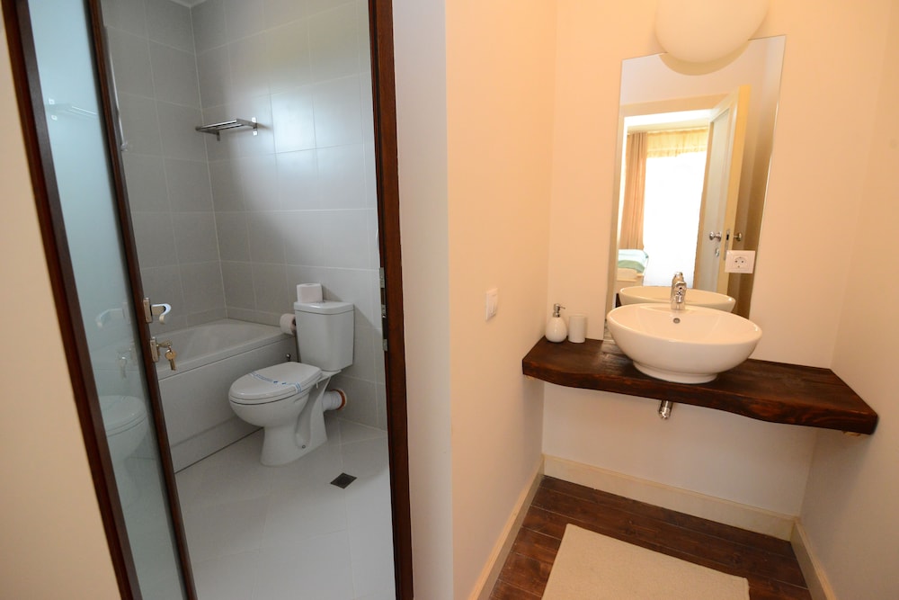 House, 4 Bedrooms, River View photo 2