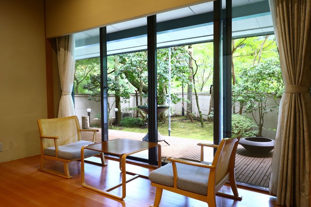 Special Japanese-Western-Style Room With Open-Air Bath(13Tatami+Bedroom/100SQM),Non-Smoking - Photo 5