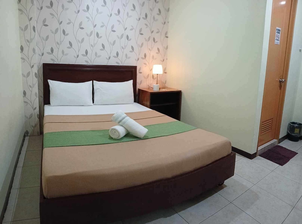 Deluxe Room, 1 Queen Bed photo 1