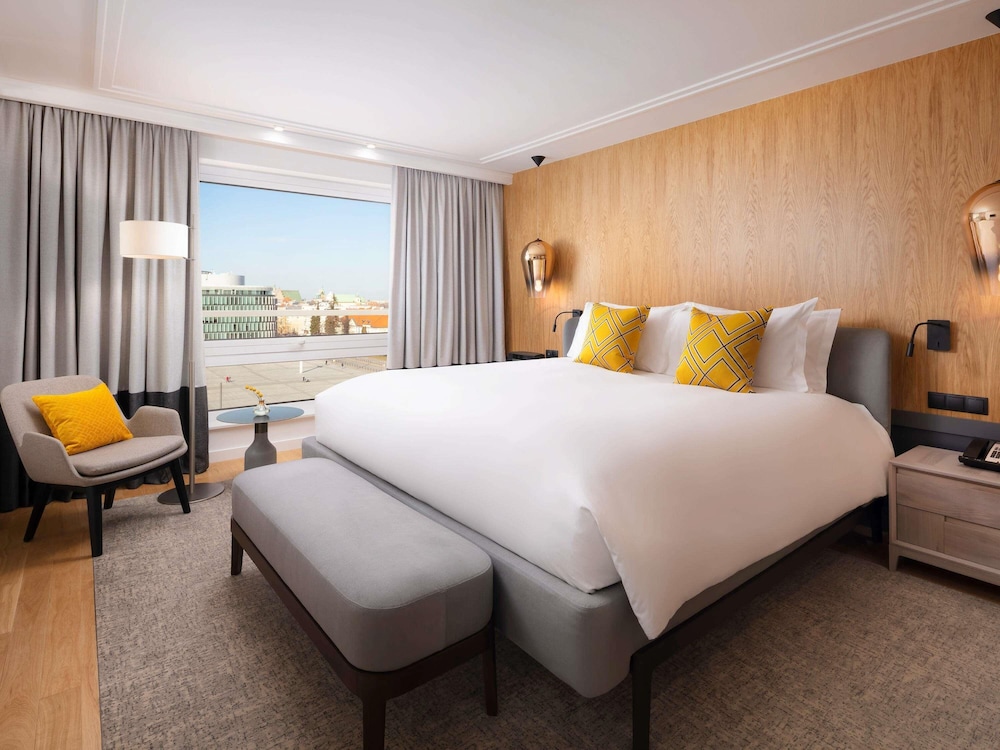 Luxury Suite, 1 King Bed, Kitchenette (Opera) - Photo 7
