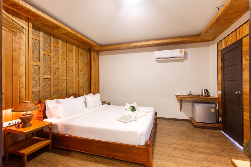 Superior Room (Free pick up and dop off at Mae Haad) - Photo 3