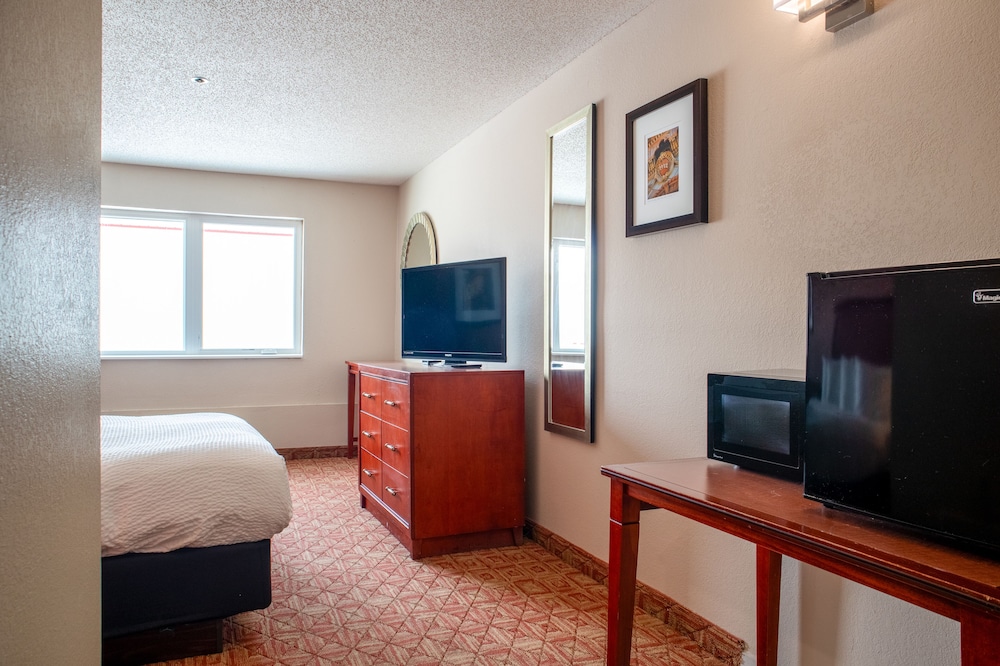 Standard Room, 1 Queen Bed (One Queen Bed and Sofa Sleeper) photo 3