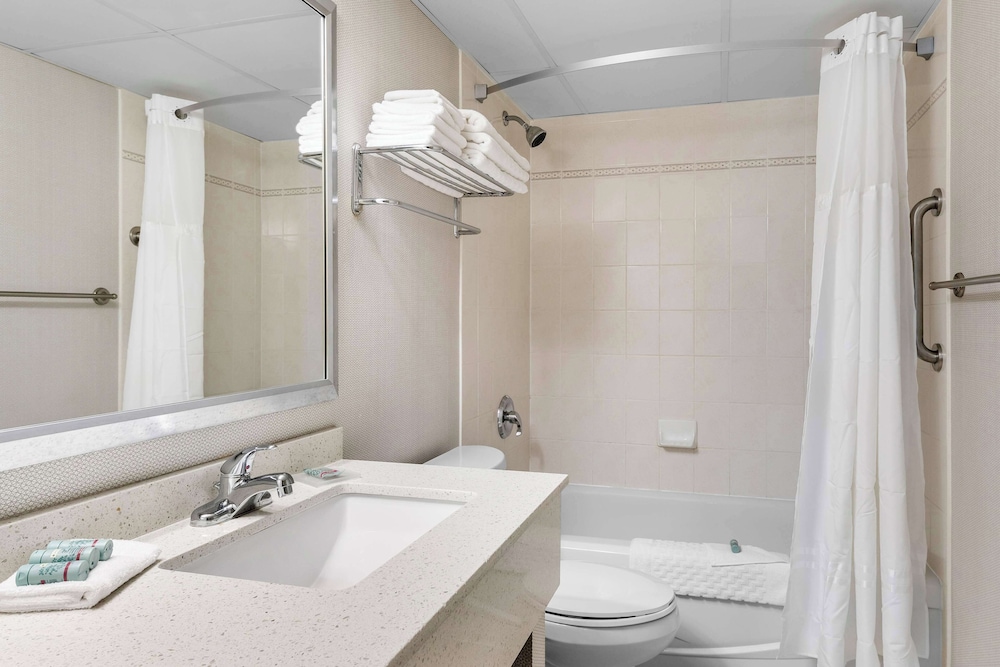 Standard Room, 2 Double Beds, Non Smoking, Refrigerator & Microwave photo 2